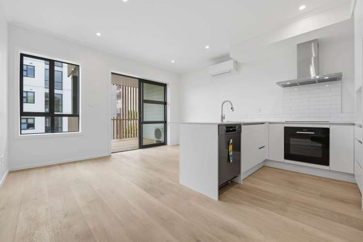 102/9 Mahana Road_2