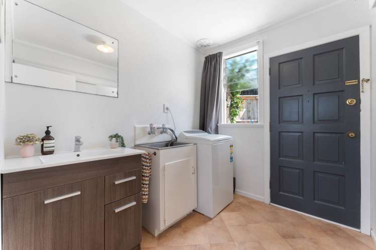 62A McLeod Road Te Atatu South_5