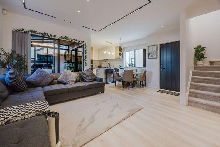 2/4 Bingara Place_1