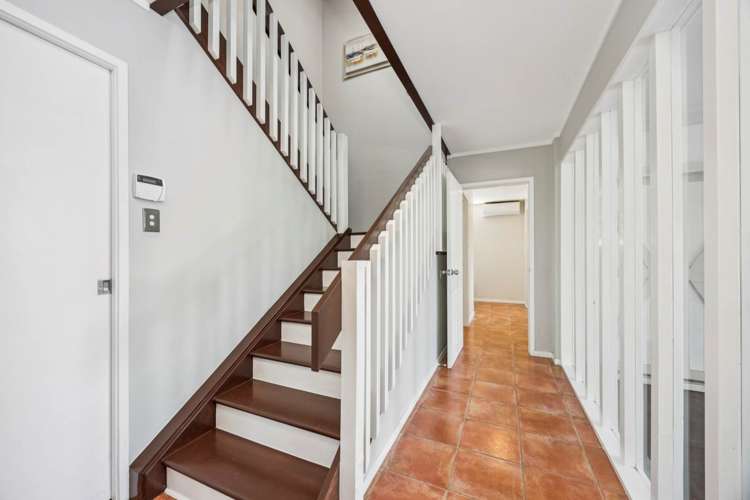 12 Raroa Terrace Waiatarua_18