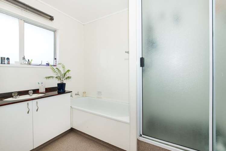 37 Matuhi Rise Henderson_14