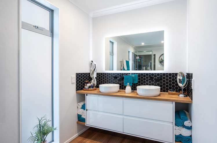 8 Gershwin Grove Stoke_11