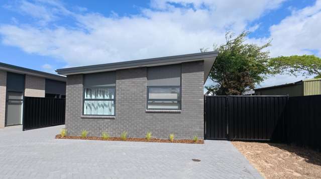 Near New - Genuine Long Term - Easy Living