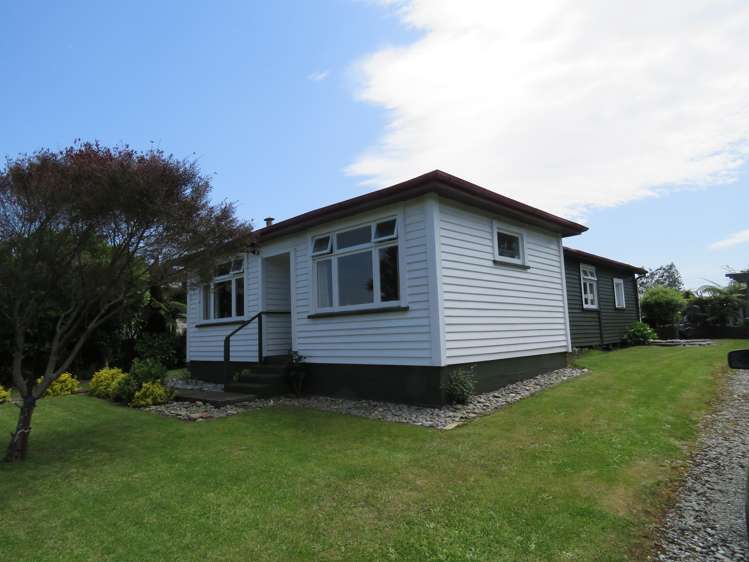 17 River Road Hector_11