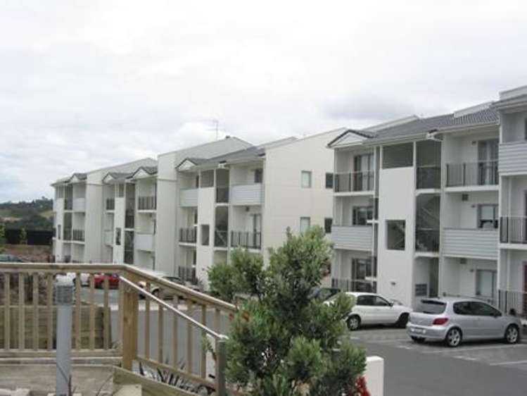 E9/60 Masons Road Oteha_9