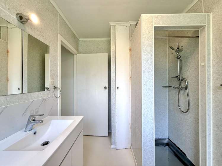 26 Tiroroa Avenue Te Atatu South_11