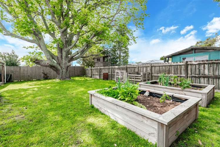 25 Tiroroa Avenue Te Atatu South_27