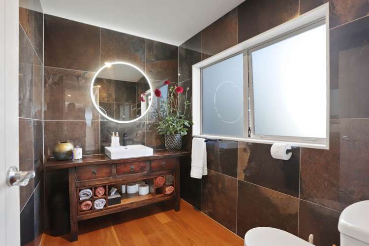 90 The Terrace Herald Island_21