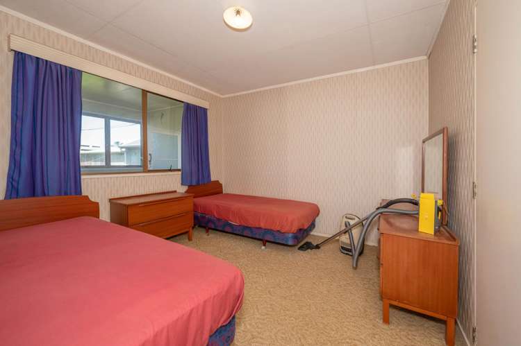 5 Esplanade Marokopa_8