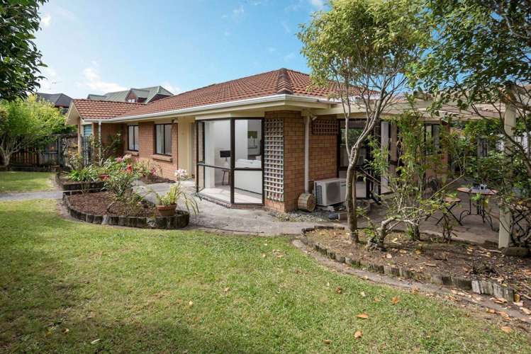 2/2 Channing Crescent Botany Downs_11