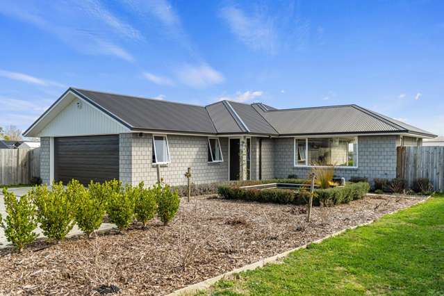 Views, Space, Privacy and Modern living!