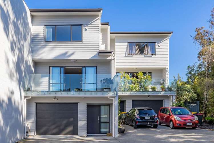 8/75 Tamahere Drive Glenfield_0