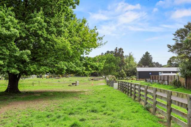 Rural lifestyle section 7 minutes from Town