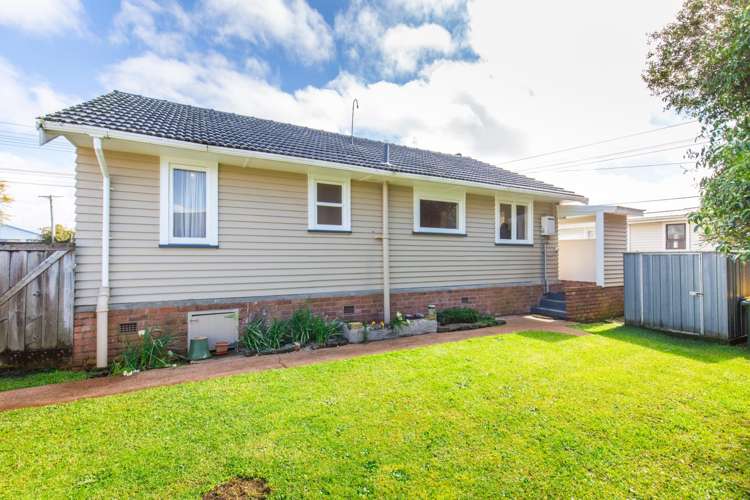 15 Flanshaw Road Te Atatu South_16