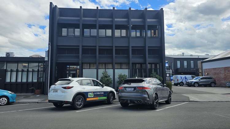 Room 8, 209 Queen Street East Hastings_4