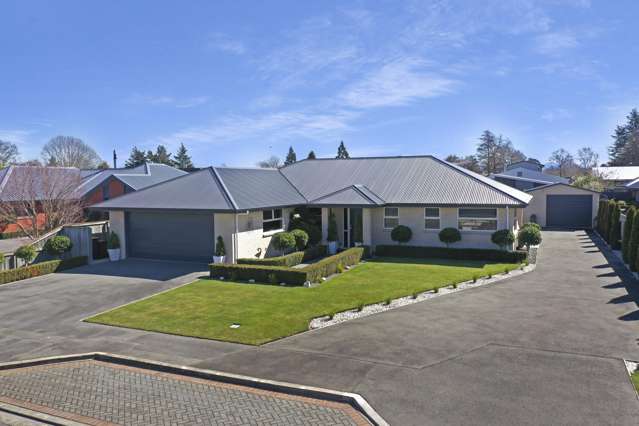 Immaculate Living, Bonus Garaging!