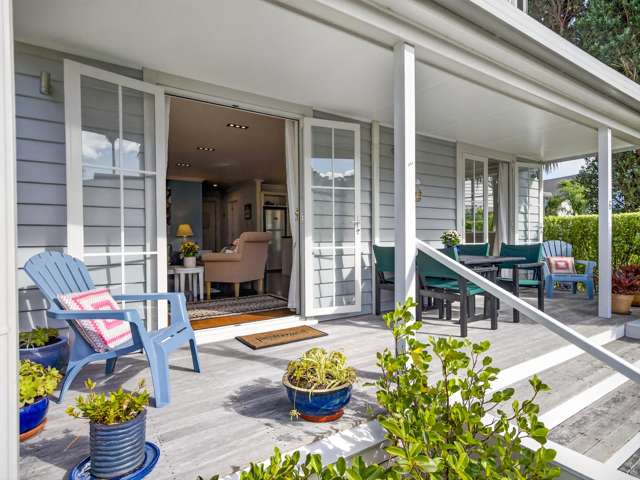 Russell Cottage Living in the Heart of Town