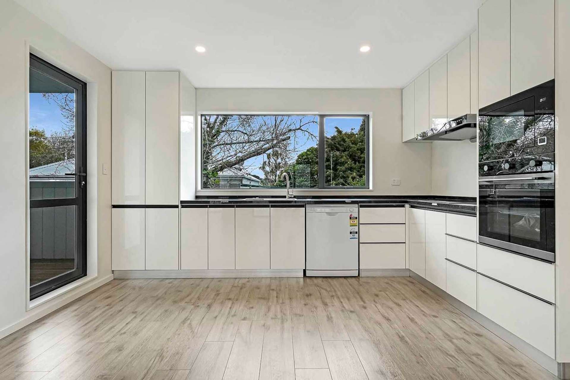 2/11 Selkirk Road Mt Albert_0