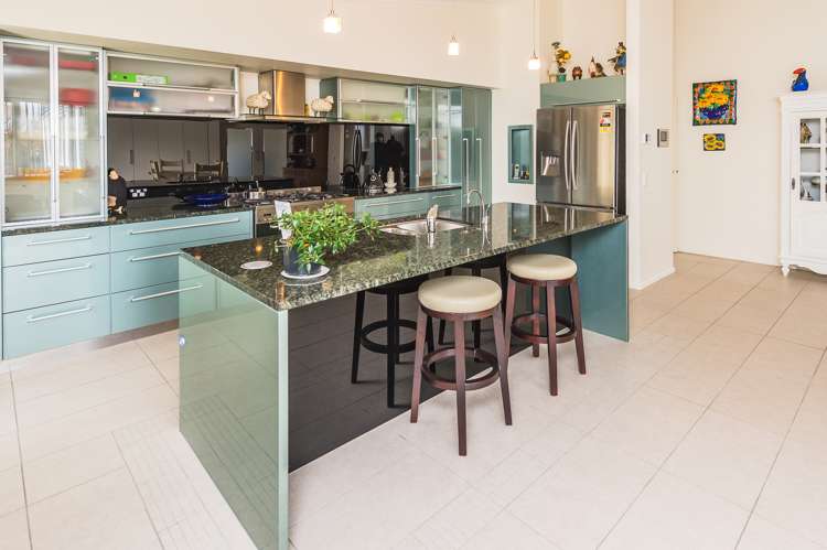 13 Lithgow Drive Otamatea_6