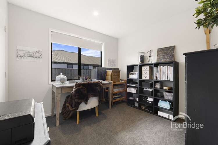 15 Woodford Avenue Woodend_13
