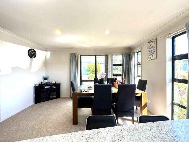 53 Sunningdale Street Wattle Downs_13