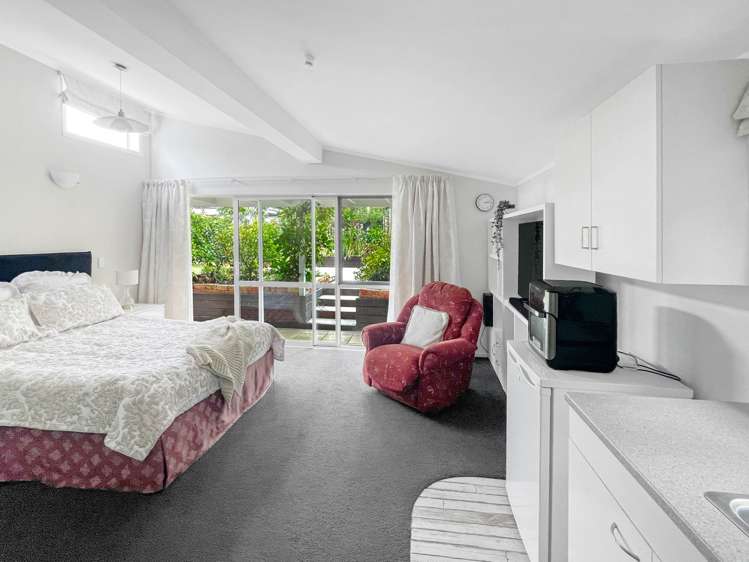 1 Fairholme Avenue Epsom_15
