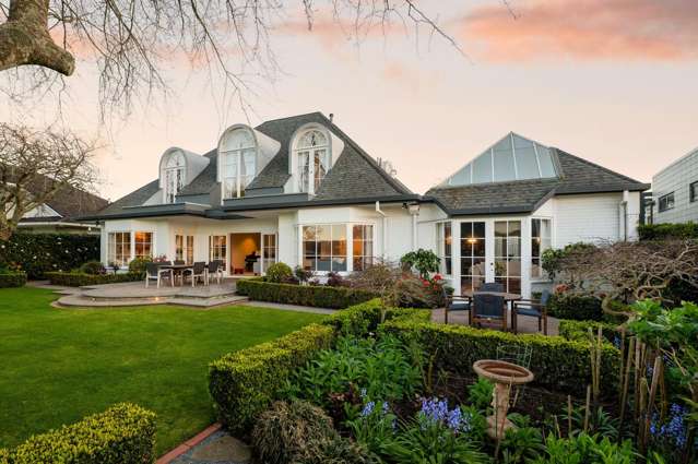 Iconic Lakeside Residence