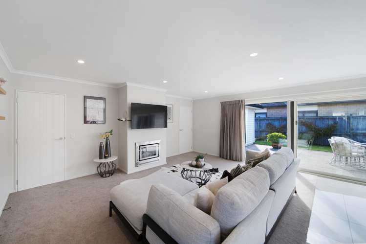 8 Canini Grove Karaka_13