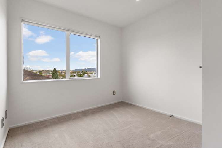 73 Bordeaux Parade Te Atatu South_11