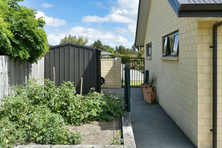 6 Goldrich Grove Netherby_17