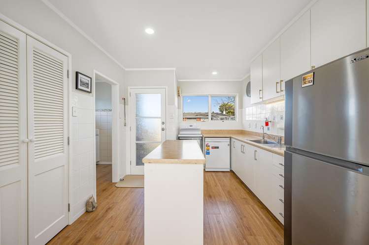 2/219 Edmonton Road Te Atatu South_21