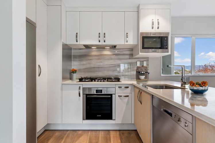 73 Bordeaux Parade Te Atatu South_6