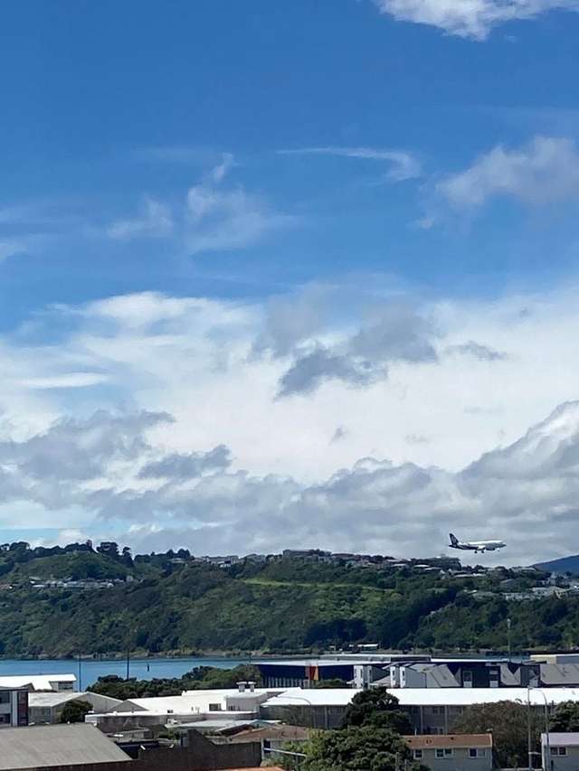 4 bedroom house with great sun & views