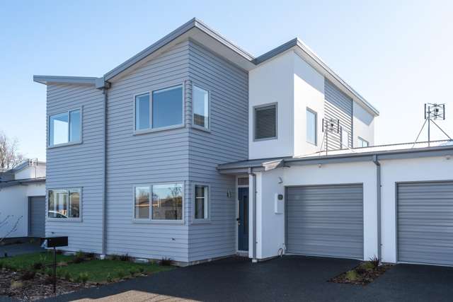Newly Built With Sunshine & Style