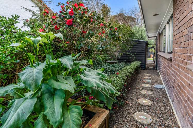 2/5 Askew Place Farm Cove_18