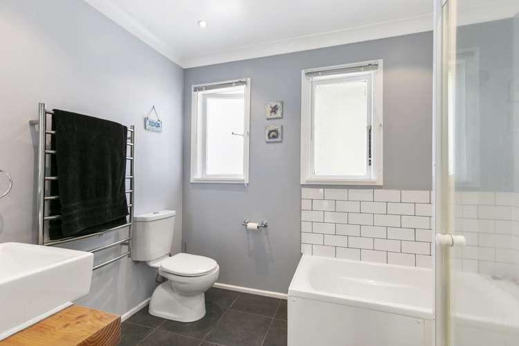 54 Collins Avenue Tawa_13