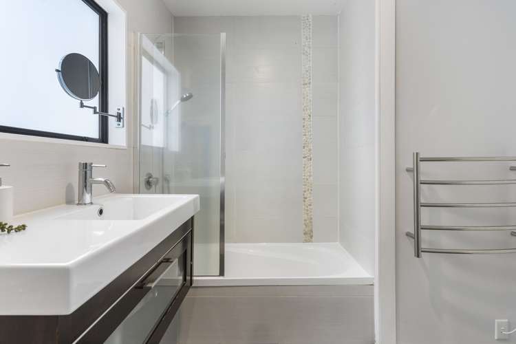 24 Bayside Avenue Te Atatu Peninsula_12