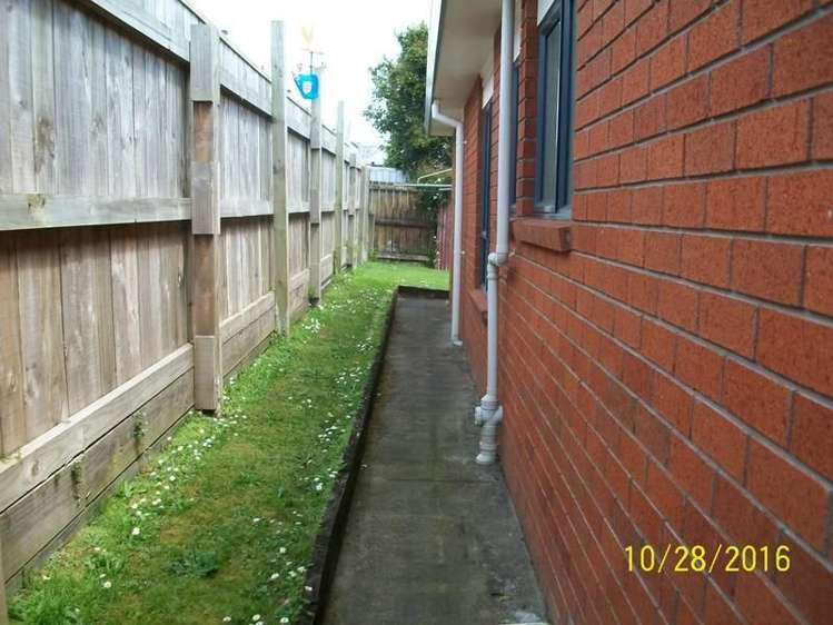 1/10 Netherlands Avenue Kelston_13