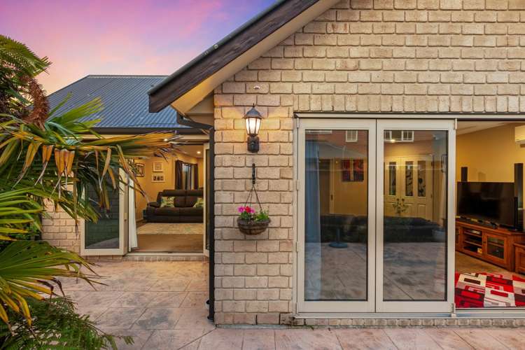 7 Strathmore Gardens Burwood_16