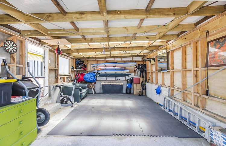 68 Lyall Parade Lyall Bay_10