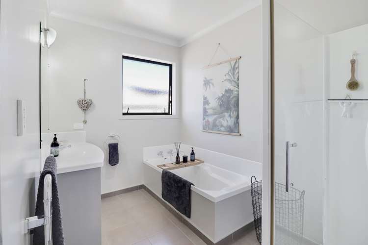 20 Pohutukawa Grove Lytton West_13