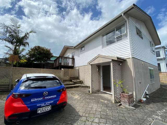 Two level family home at Bucklands Beach for Rent