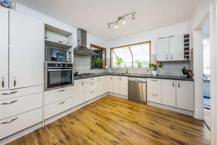 22 Routley Drive Glen Eden_5