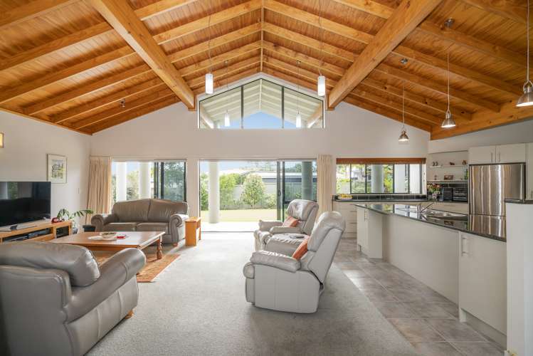 120 The Yardarm Pauanui_7