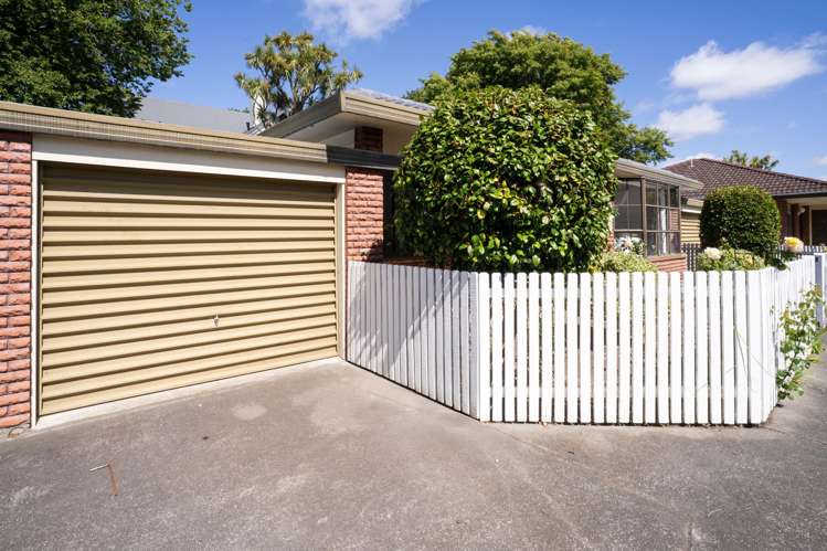 2/11 Office Road Merivale_24
