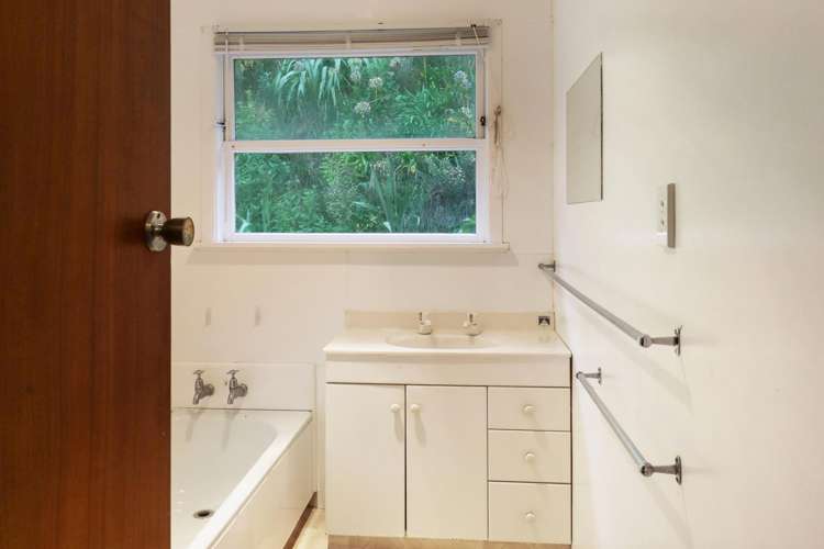 231 Dowse Drive Maungaraki_9