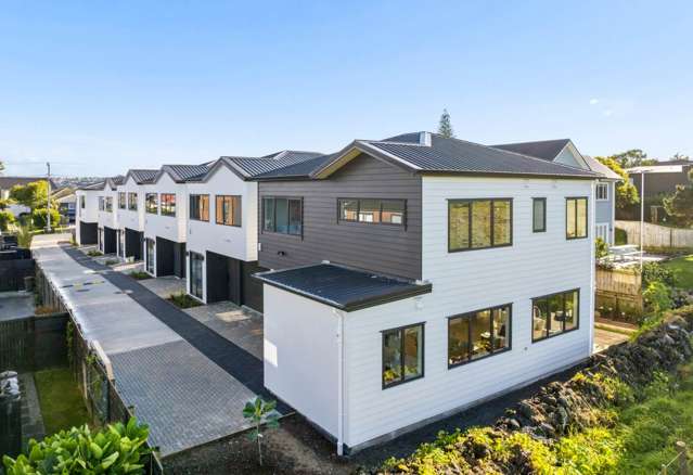2/40 Wellesley Road Mangere Bridge_1