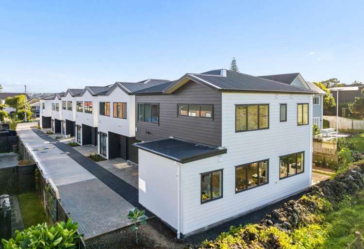 2/40 Wellesley Road Mangere Bridge_1