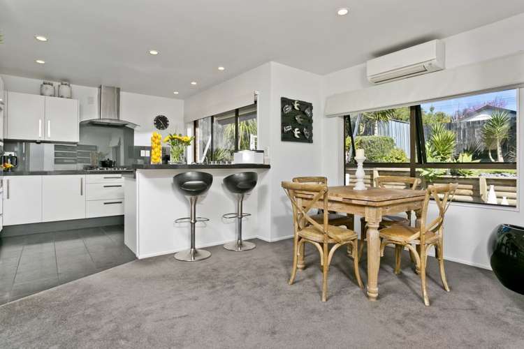 2/7 Seaview Avenue Northcote_6