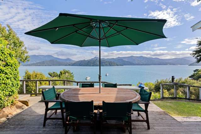 Entry level beachfront Bach